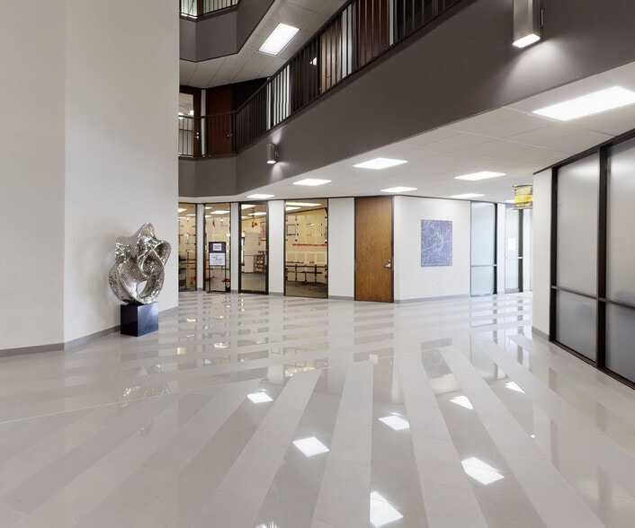 9898 Bissonnet St, Houston, TX for lease - Interior Photo - Image 2 of 9