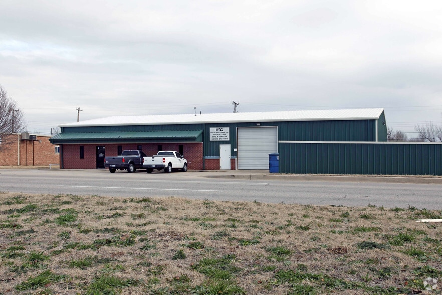2912 N Shields Blvd, Moore, OK for lease - Building Photo - Image 2 of 23