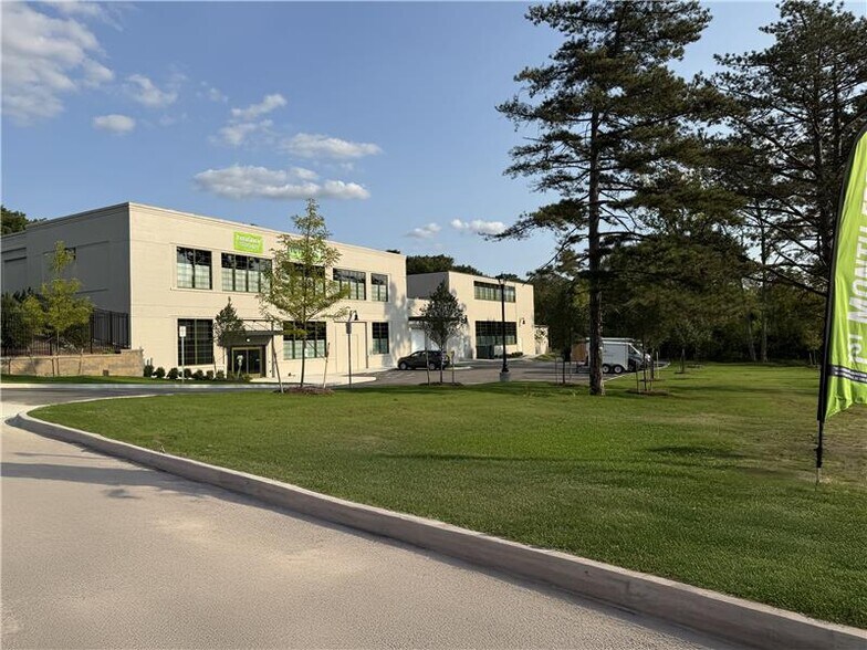 42975 Mill St, Northville, MI à vendre - Photo du bâtiment - Image 1 de 5