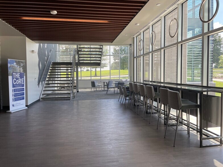 824 Bull Lea Run, Lexington, KY à louer - Photo intérieure - Image 3 de 16