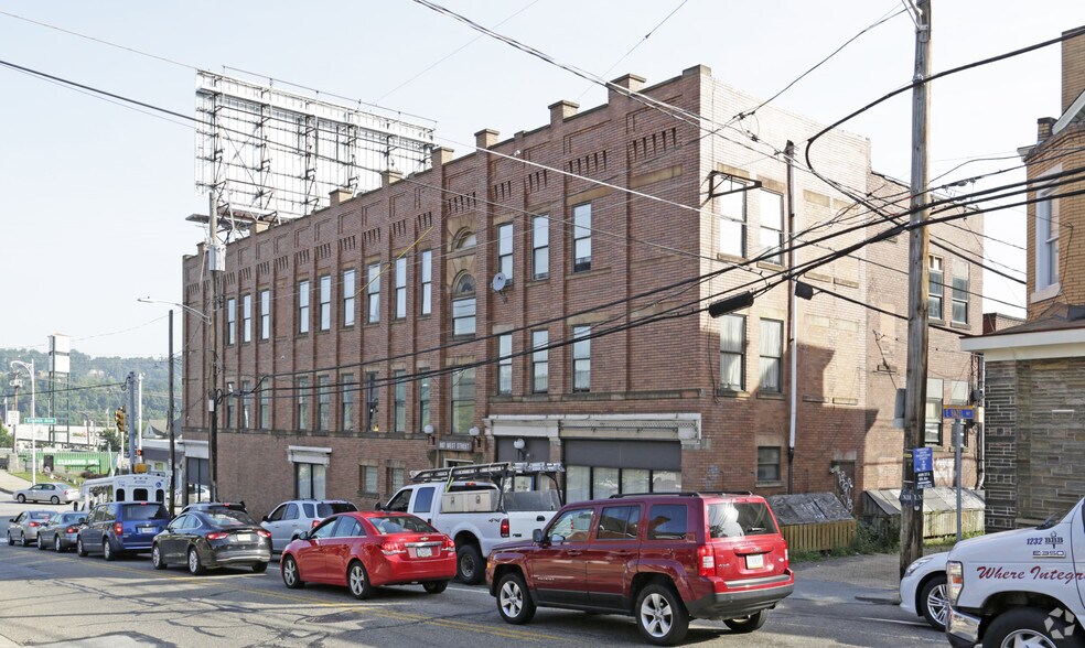 100-102 E Eighth Ave, Homestead, PA à louer - Photo du bâtiment - Image 2 de 4