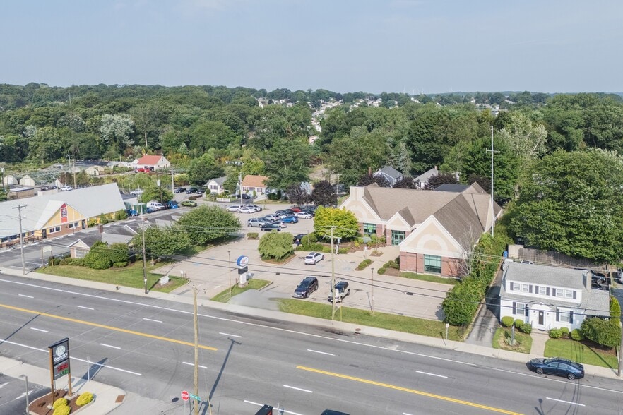 1035-1039 Reservoir Ave, Cranston RI portfolio of 2 properties for sale on LoopNet.ca - Building Photo - Image 1 of 23