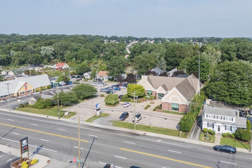 1035-1039 Reservoir Ave, Cranston RI portefeuille de 2 propriétés à vendre sur LoopNet.ca - Photo du bâtiment - Image 1 de 23