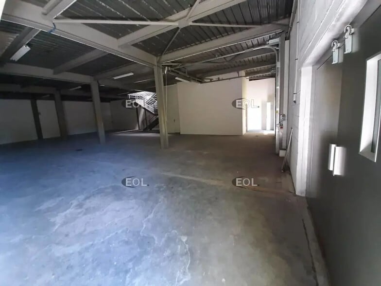 Flex in Morangis for lease - Interior Photo - Image 2 of 7