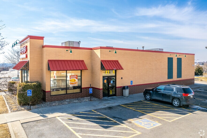 6230 SE 14th St, Des Moines, IA à vendre - Photo du bâtiment - Image 2 de 11