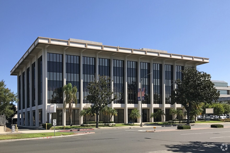 15111 Whittier Blvd, Whittier, CA for lease - Primary Photo - Image 2 of 24