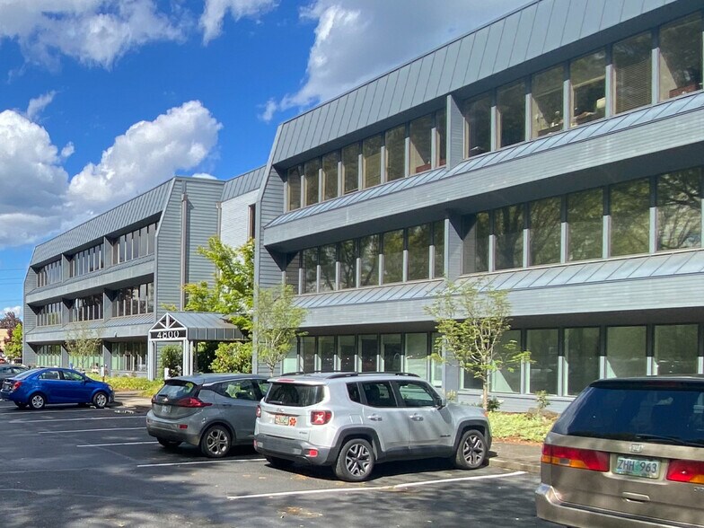 4800 SW Griffith Dr, Beaverton, OR à louer - Photo du bâtiment - Image 2 de 5