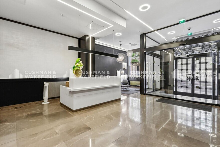 9 Avenue Percier, Paris for lease - Lobby - Image 2 of 5