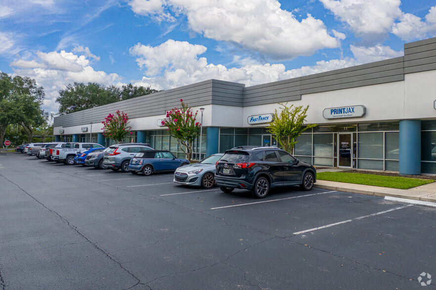 3728 Philips Hwy, Jacksonville, FL for lease - Building Photo - Image 3 of 18