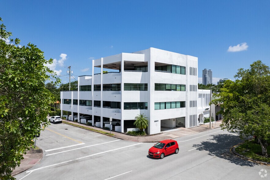 3301 Ponce De Leon Blvd, Miami, FL à louer - Photo principale - Image 1 de 7