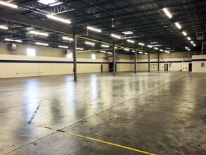300 S Westgate Dr, Carol Stream, IL for lease Interior Photo- Image 2 of 5