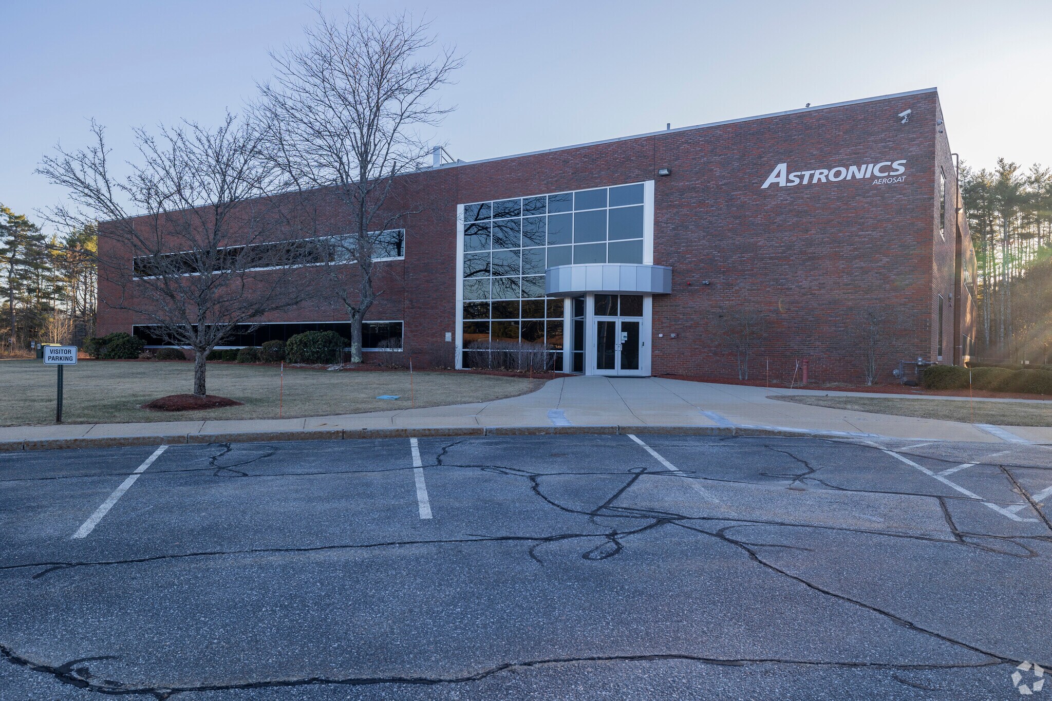 220 Hackett Hill Rd, Manchester, NH for lease Primary Photo- Image 1 of 13