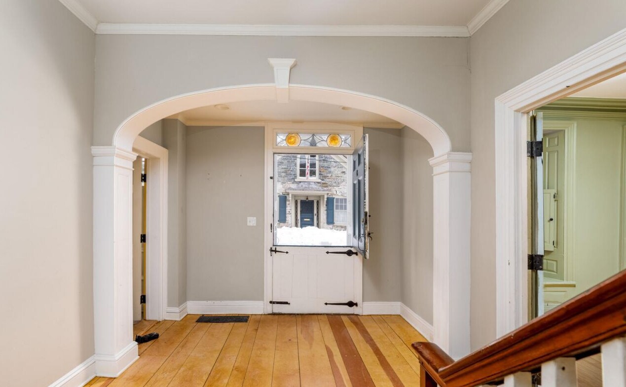 43 Crown St, Kingston, NY for lease Interior Photo- Image 1 of 15