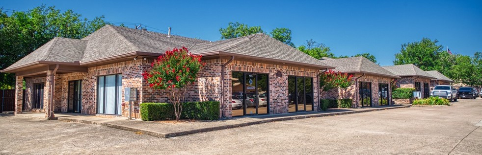 206 Elm St, Lewisville, TX à louer - Photo du bâtiment - Image 3 de 6