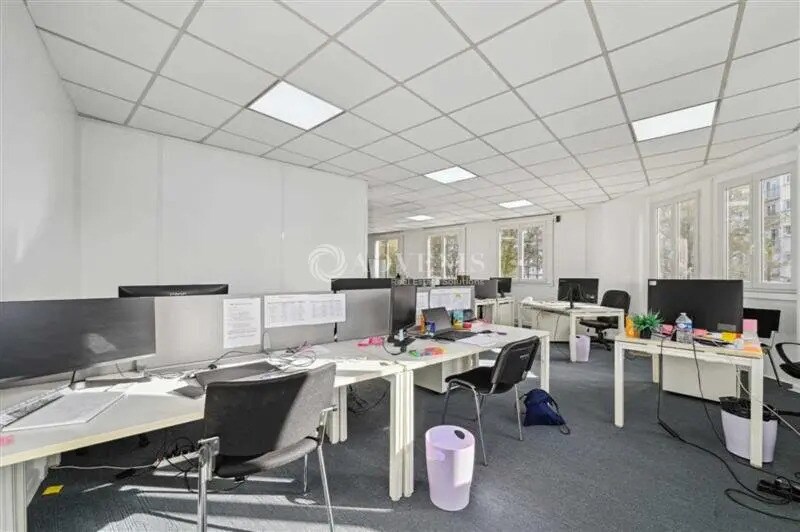 Office in Montrouge for lease - Interior Photo - Image 2 of 5