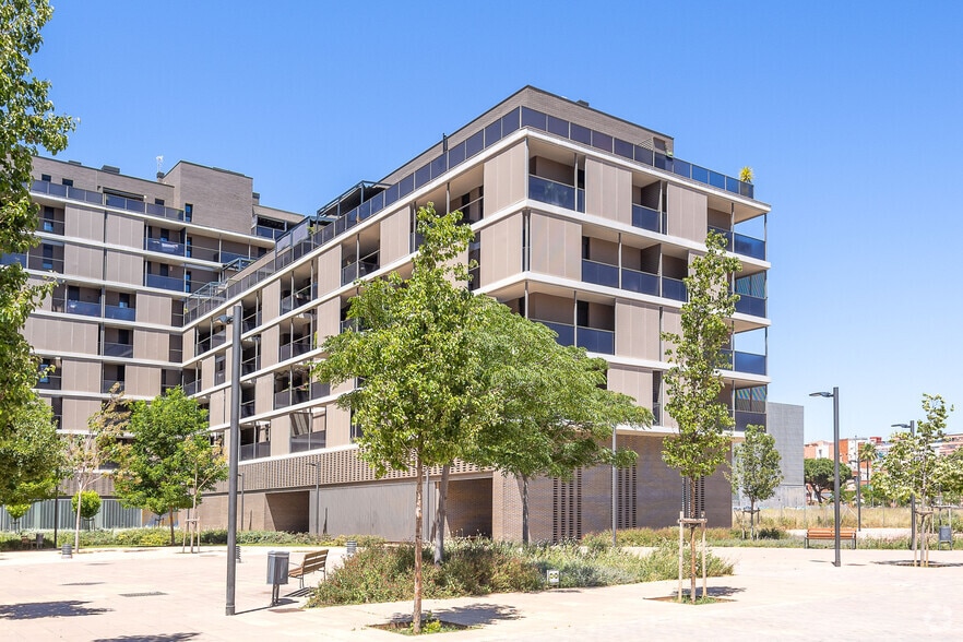 Carrer Àngeles Santos, 6, L'Hospitalet de Llobregat, Barcelona for lease - Building Photo - Image 2 of 4