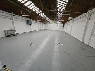 Plus de détails pour Local d'activités à louer