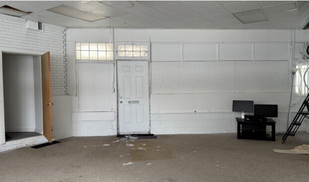 1413 Crooks Rd, Royal Oak, MI à vendre - Photo intérieure - Image 2 de 6