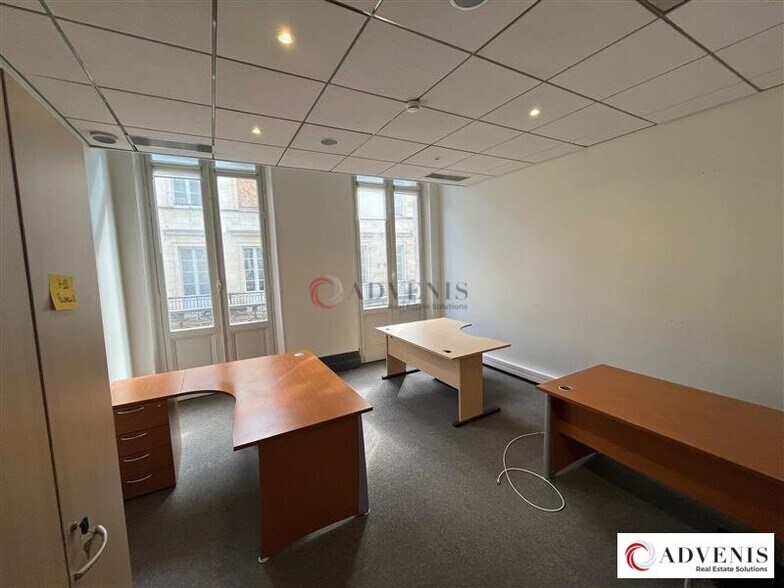 Office in Bordeaux for lease - Interior Photo - Image 2 of 10