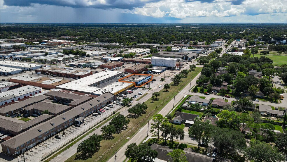 7333 Hillcroft Ave, Houston, TX à vendre - Photo du bâtiment - Image 2 de 12