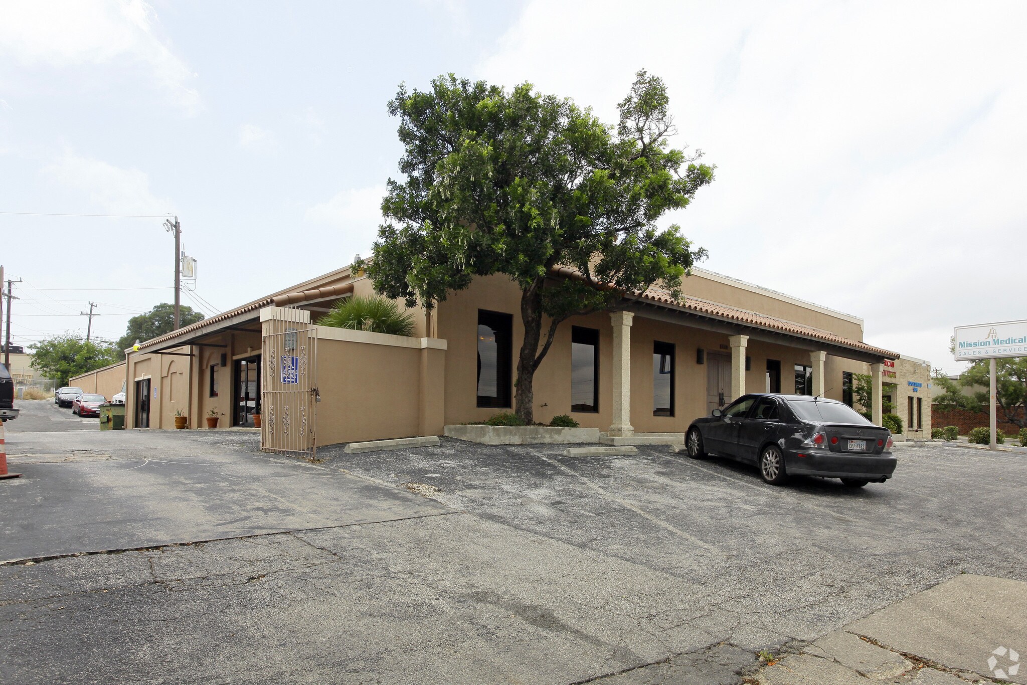 318 W Nakoma St, San Antonio, TX for sale Primary Photo- Image 1 of 3