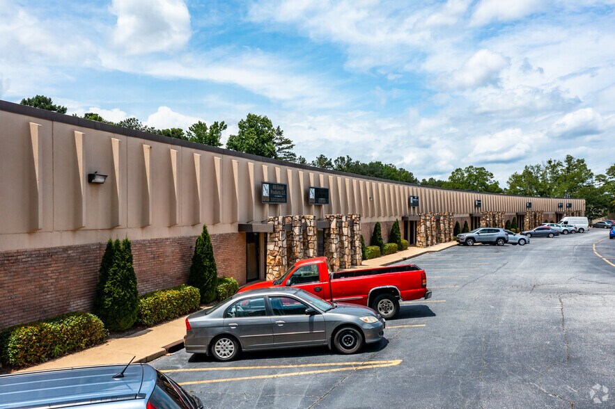 800 Great Southwest Pky, Atlanta, GA for lease - Building Photo - Image 2 of 6