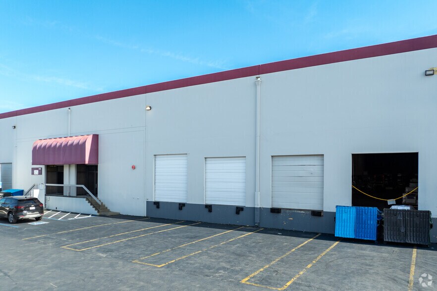 1942-1958 Sabre St, Hayward, CA à louer - Photo du bâtiment - Image 3 de 9