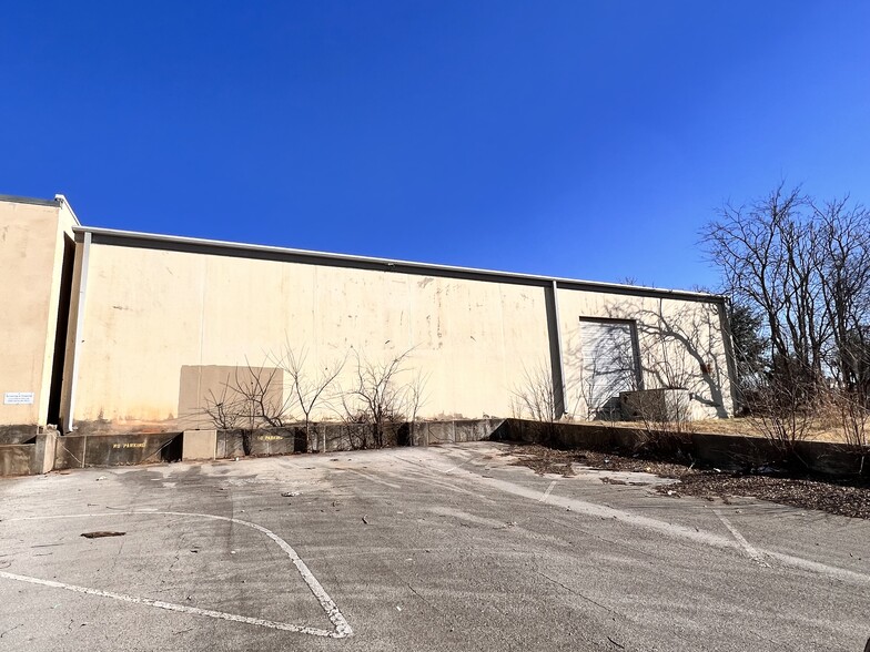 117 N Sylvania Ave, Fort Worth, TX for lease - Building Photo - Image 2 of 5