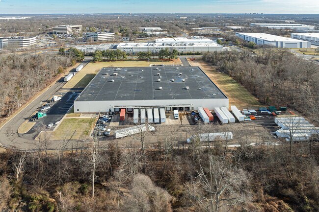 Plus de détails pour 101 Cottontail Ln, Somerset, NJ - Industriel à louer