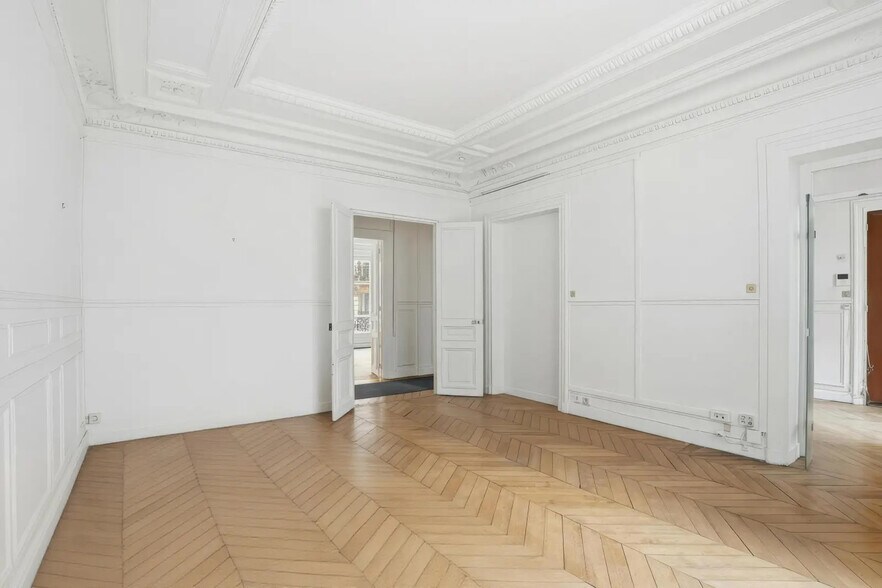 Office in Paris for sale - Interior Photo - Image 3 of 8