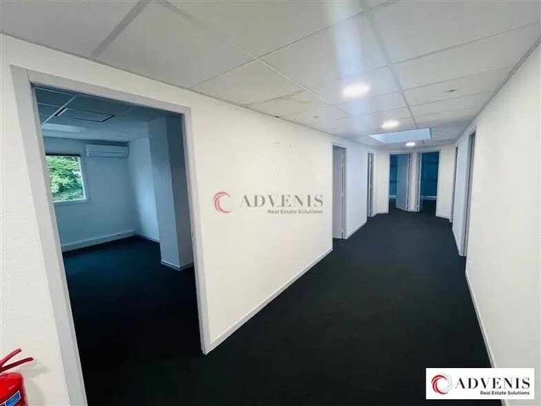 Office in Mérignac for lease - Interior Photo - Image 2 of 6