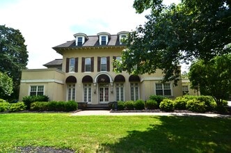 24 Mine St, Flemington, NJ à louer Photo du bâtiment- Image 1 de 7