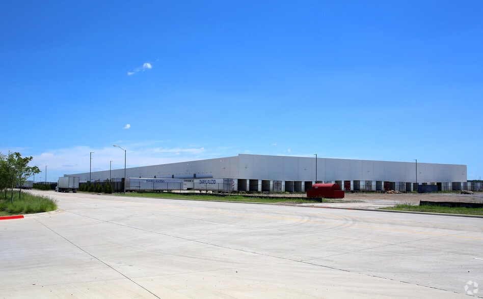 720 Commerce Park Dr, Grand Prairie, TX for lease - Building Photo - Image 2 of 2