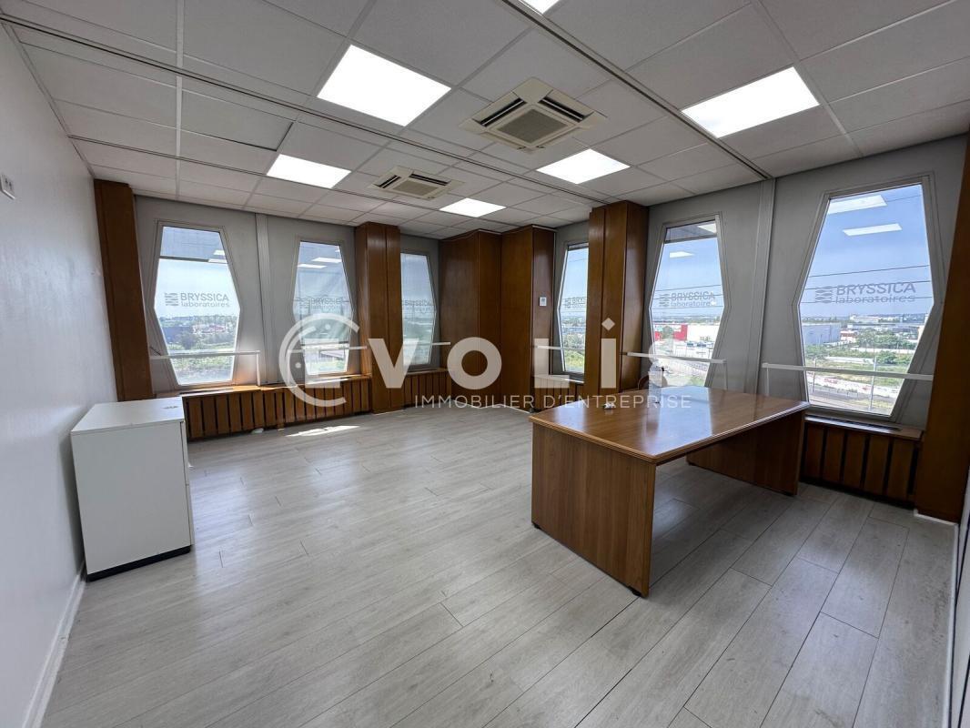 Office in Thiais for lease Interior Photo- Image 1 of 11