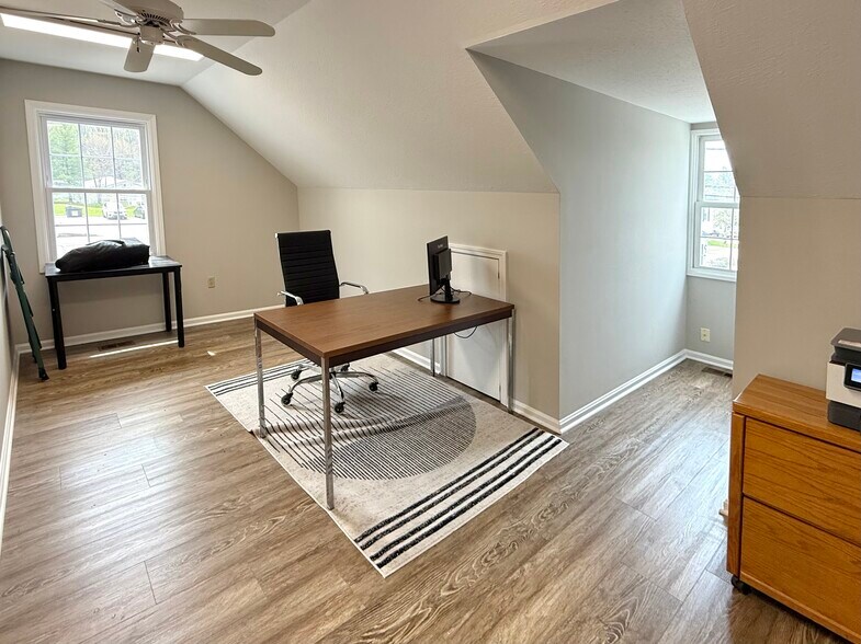 512 E Washington St, Chagrin Falls, OH à louer - Photo du bâtiment - Image 3 de 12