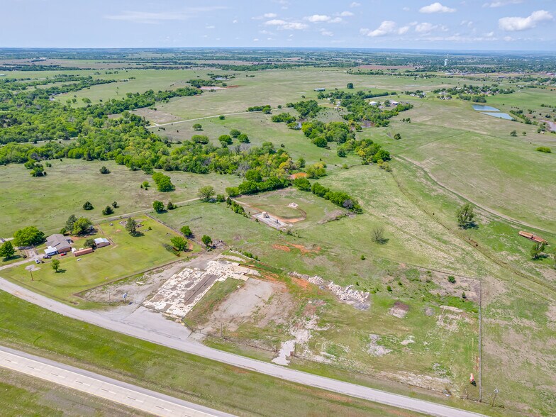 1003 Quail Ln, Chickasha, OK à vendre - Photo du bâtiment - Image 2 de 6