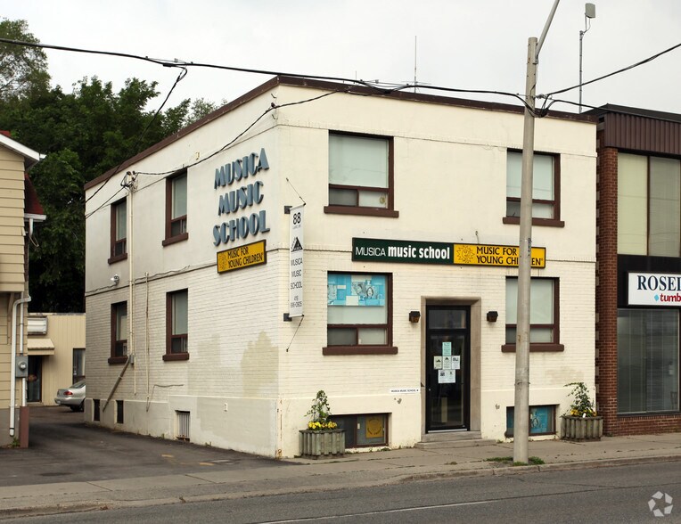 88 Laird Dr, Toronto, ON à louer - Photo principale - Image 1 de 2