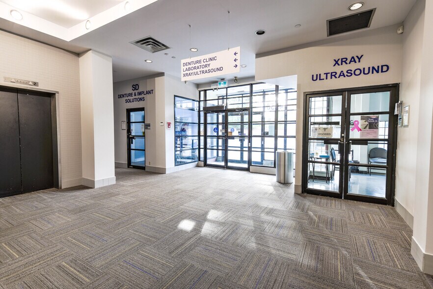 4256 Bathurst St, Toronto, ON à louer - Photo intérieure - Image 2 de 4