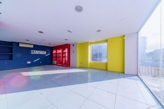 Retail in Alicante, Alicante for lease Interior Photo- Image 2 of 11
