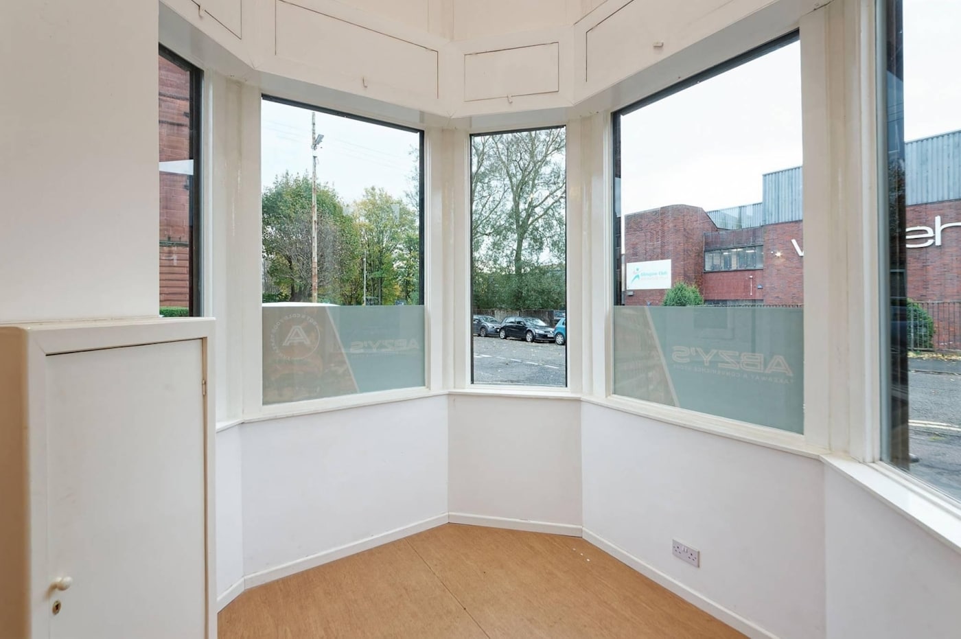 245 Onslow Dr, Glasgow for sale Interior Photo- Image 1 of 6