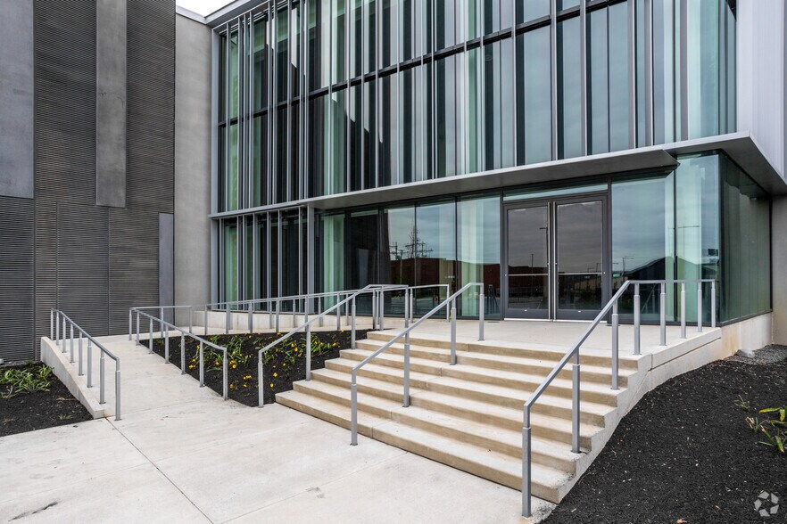 2500 League Island Blvd, Philadelphia, PA à louer - Photo du bâtiment - Image 2 de 5