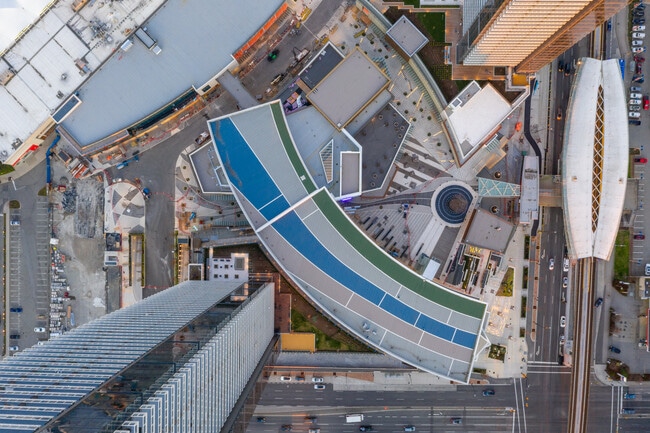 Plus de détails pour 4567 Lougheed Hwy, Burnaby, BC - Bureau, Commerce de détail à louer