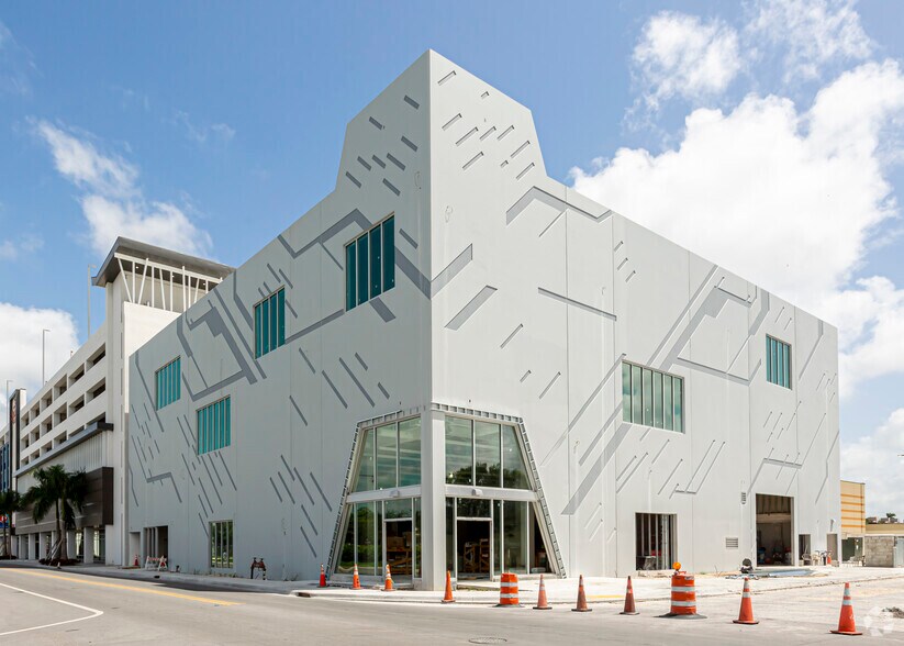 4-100 S Krome Ave, Homestead, FL à louer - Photo du bâtiment - Image 3 de 5