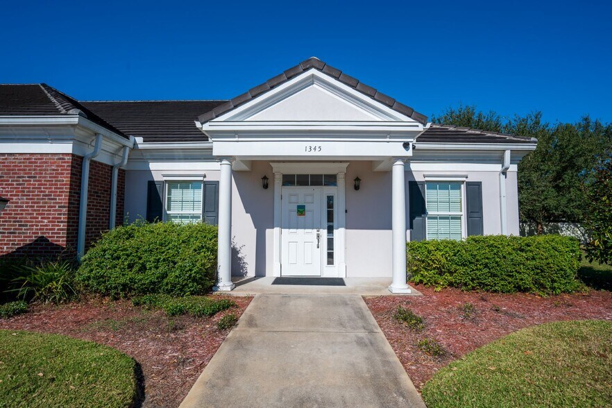 1341 Providence Rd, Brandon, FL à louer - Photo du bâtiment - Image 3 de 38