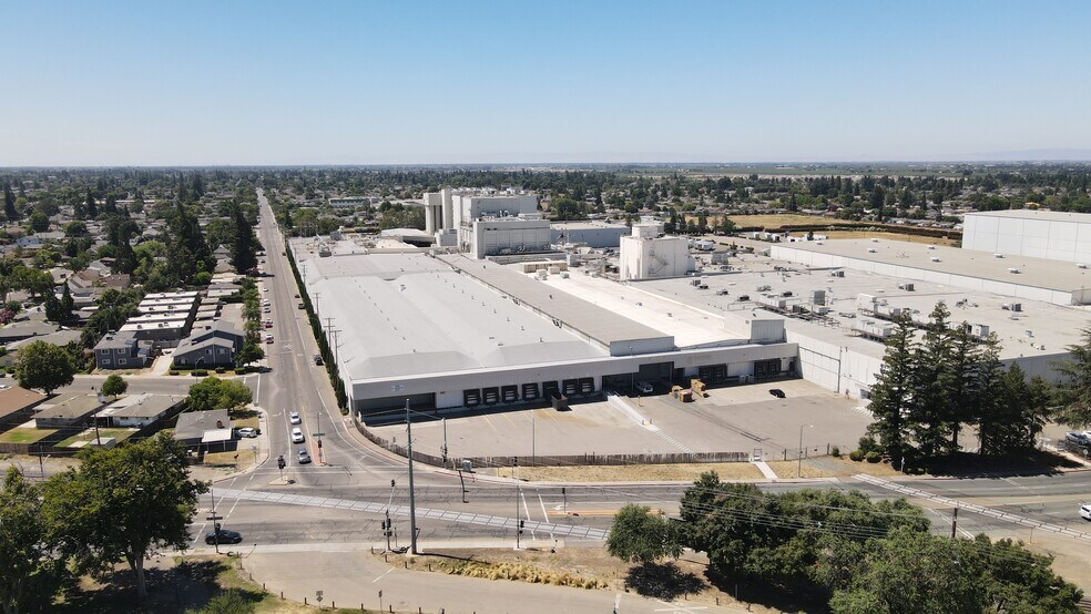 2000 W Turner Rd, Lodi, CA à louer - Photo du bâtiment - Image 2 de 11