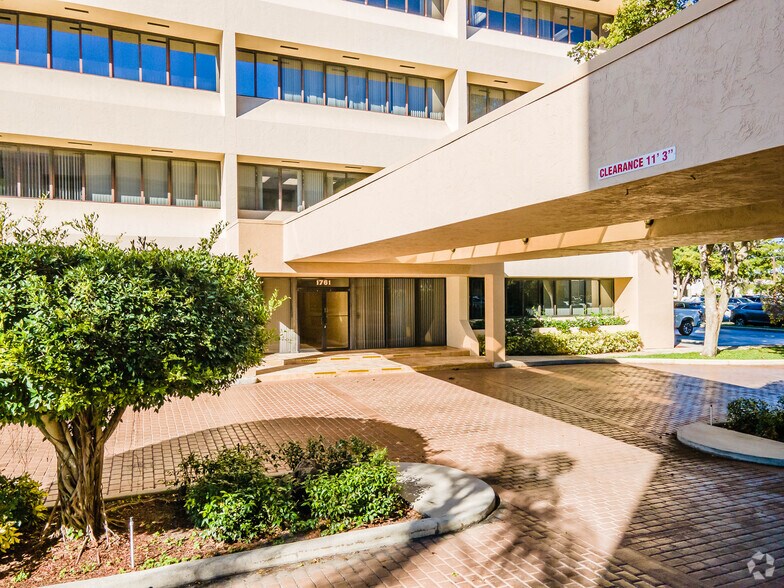 300 Lock Rd, Deerfield Beach, FL à louer - Photo du bâtiment - Image 3 de 8