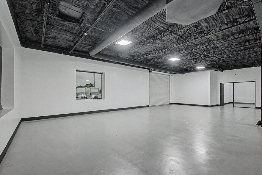 6115 Skyline Dr, Houston, TX for lease - Building Photo - Image 1 of 22