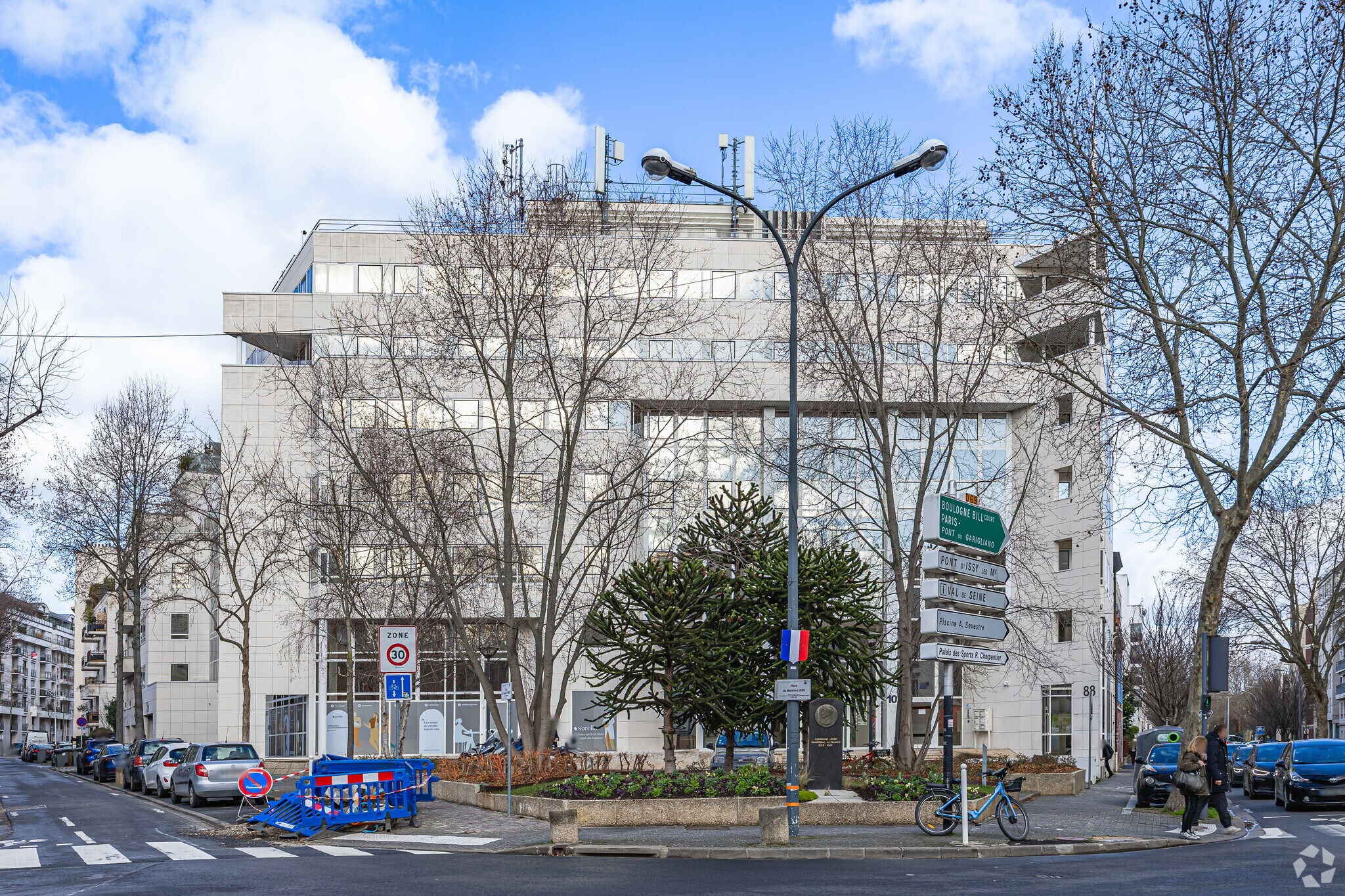 88 Boulevard Galliéni, Issy-les-Moulineaux for lease Primary Photo- Image 1 of 7