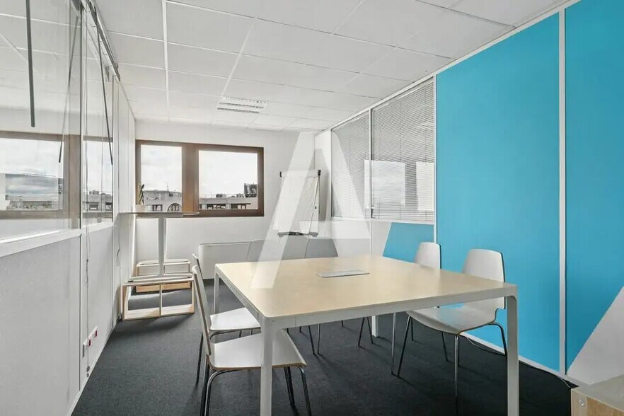 Bureau dans Ivry-sur-Seine à louer - Photo du bâtiment - Image 2 de 5