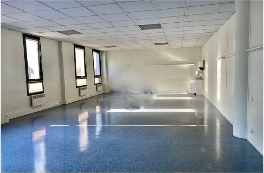 Bureau dans Paris à louer - Photo du bâtiment - Image 3 de 7